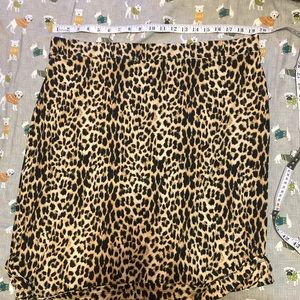 Super cute stretchy leopard skirt. Size XL Jacklyn Smith